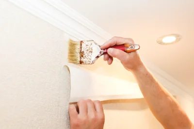 Pose de papier peint à la Besace — revêtements muraux et toiles de verre